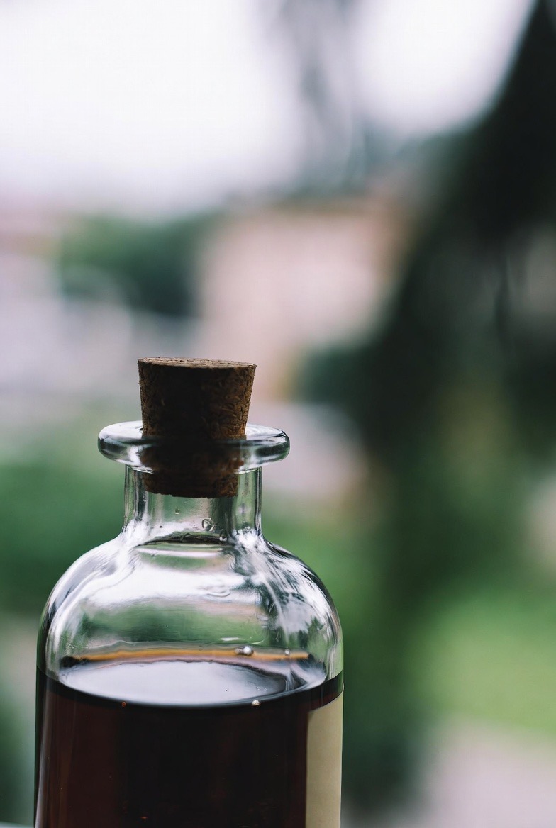 自分の才能を見つけ出し自信を持って行動する人物のイメージ